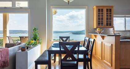 Stunning L. Travis Sunrise Lake House Large 4B w/ Views, Hot tub, theater & Gym