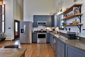 Refrigerador, microondas, horno, placa de cocina