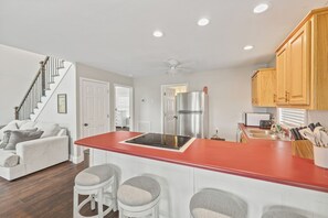 Fridge, microwave, oven, stovetop - Breathtaking Views of Dale Hollow Lake (Monroe)