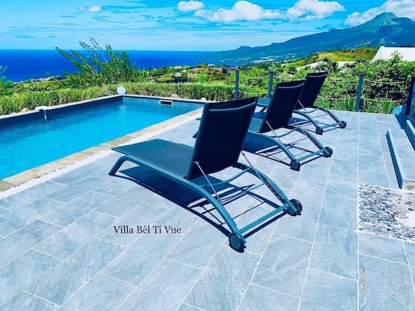 Pool - Villa Bèl Ti View Pool Sea and Pelee Mountain (Le Carbet)
