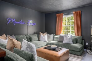 TV connectée, cheminée, jeux vidéo, espaces bureaux