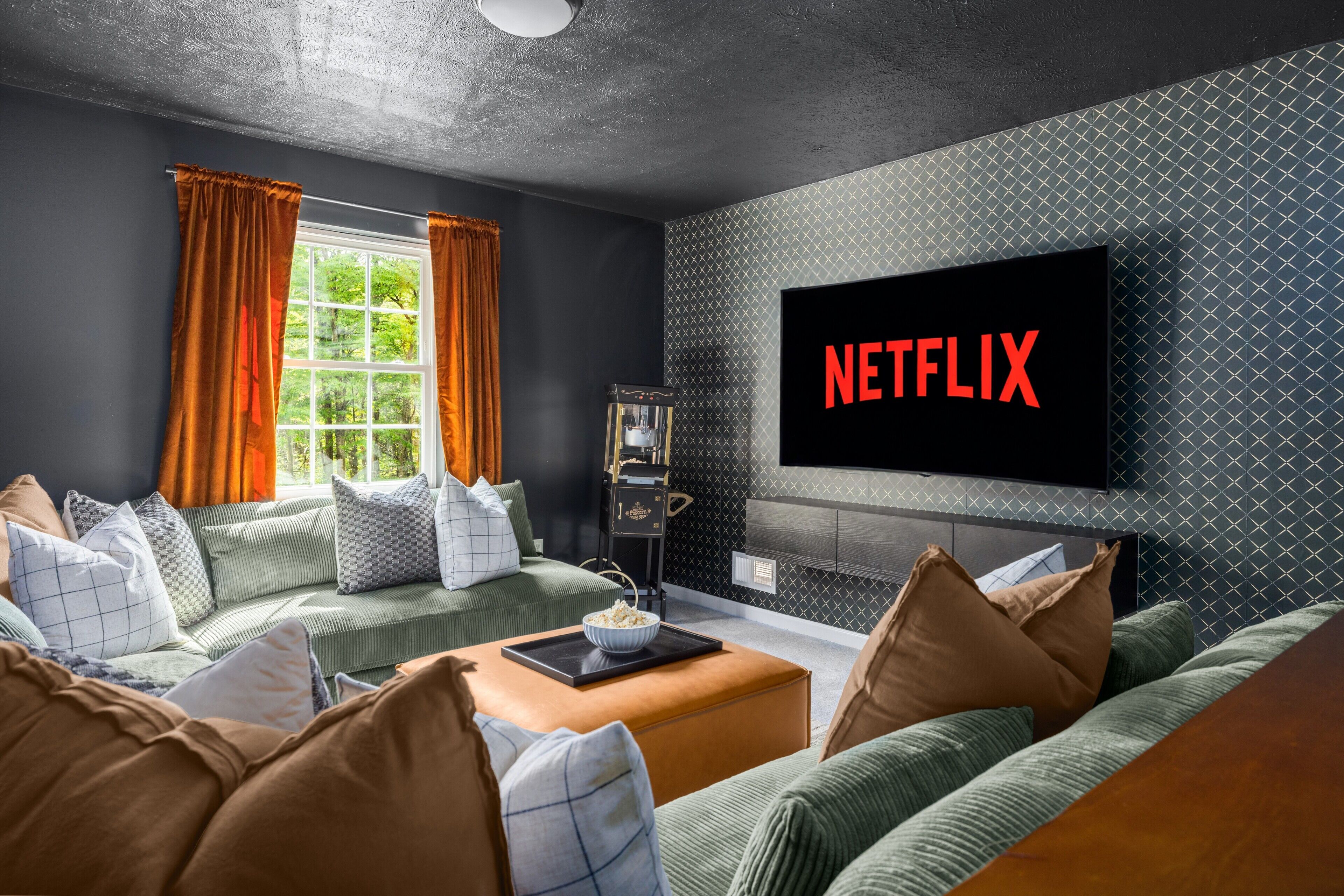 Smart-TV, peis, videospill og kontorer