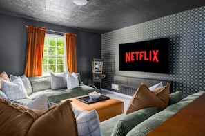 TV connectée, cheminée, jeux vidéo, espaces bureaux