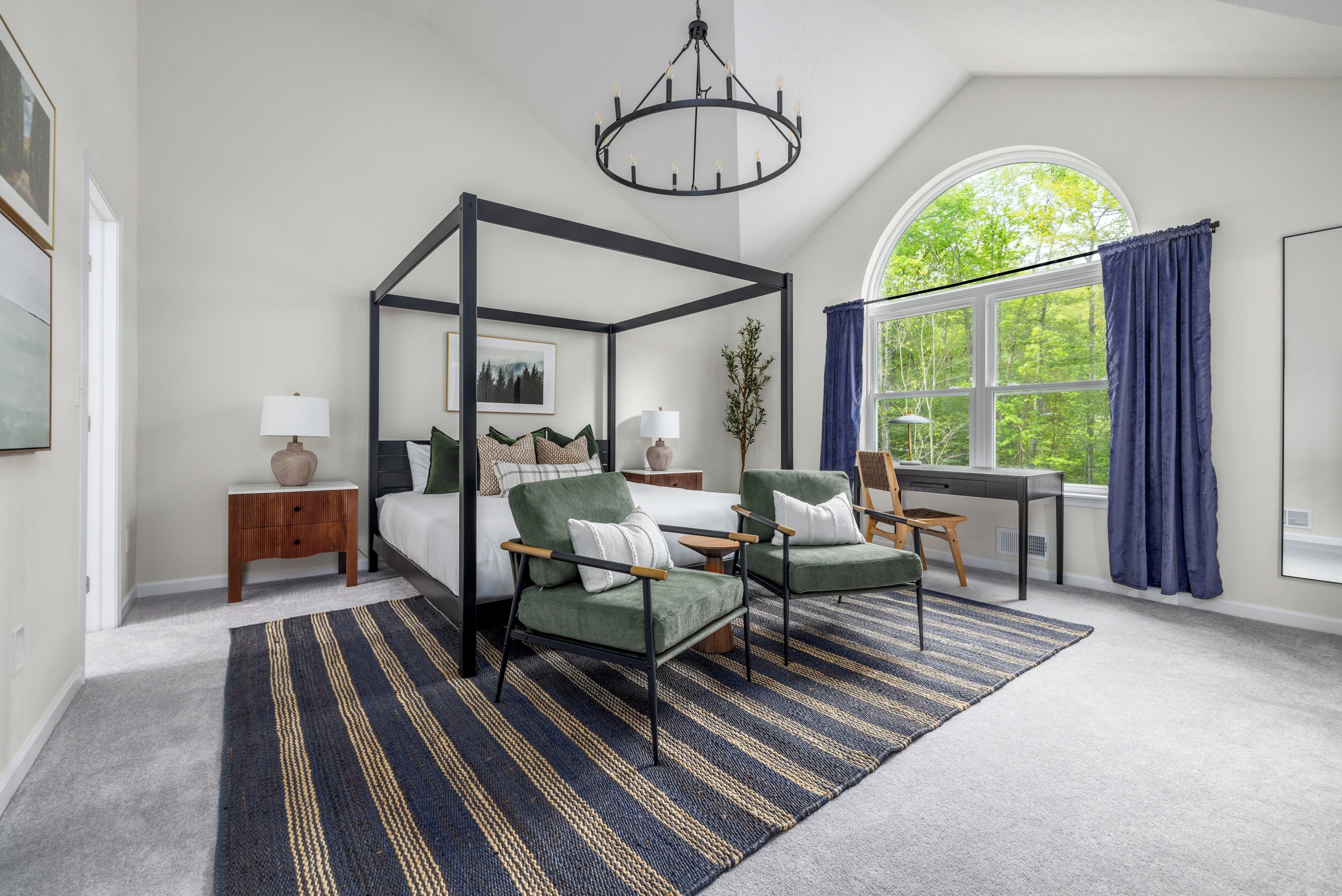 4 camere, una scrivania, ferro/asse da stiro, culla da viaggio