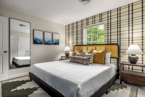 4 chambres, bureau, fer et planche à repasser, lit parapluie