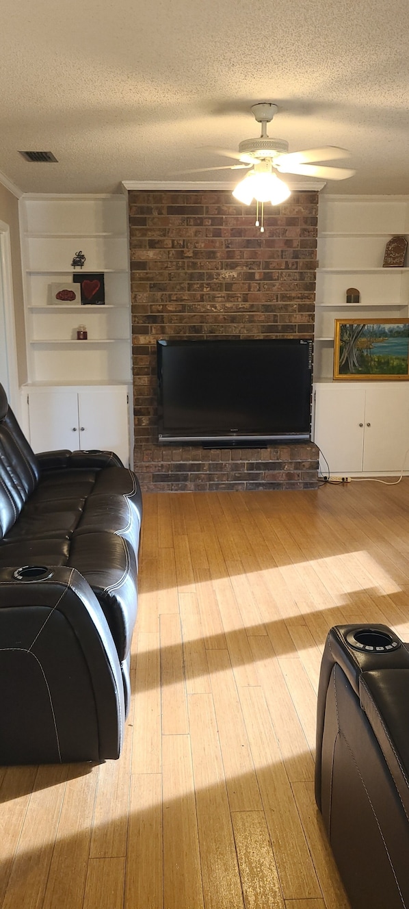 TV connectée, jeux vidéo, baby-foot