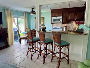 Réfrigérateur, micro-ondes, four, lave-vaisselle