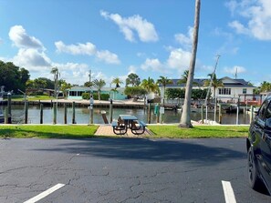 Unclassified image, 5 of 47, button