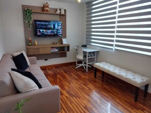 Smart TV - 3-bedroom Lovely Premiere apartment Magdalena del Mar with WiFi (Magdalena del Mar)