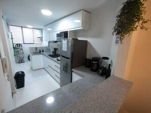 Microwave - 3-bedroom Lovely Premiere apartment Magdalena del Mar with WiFi (Magdalena del Mar)