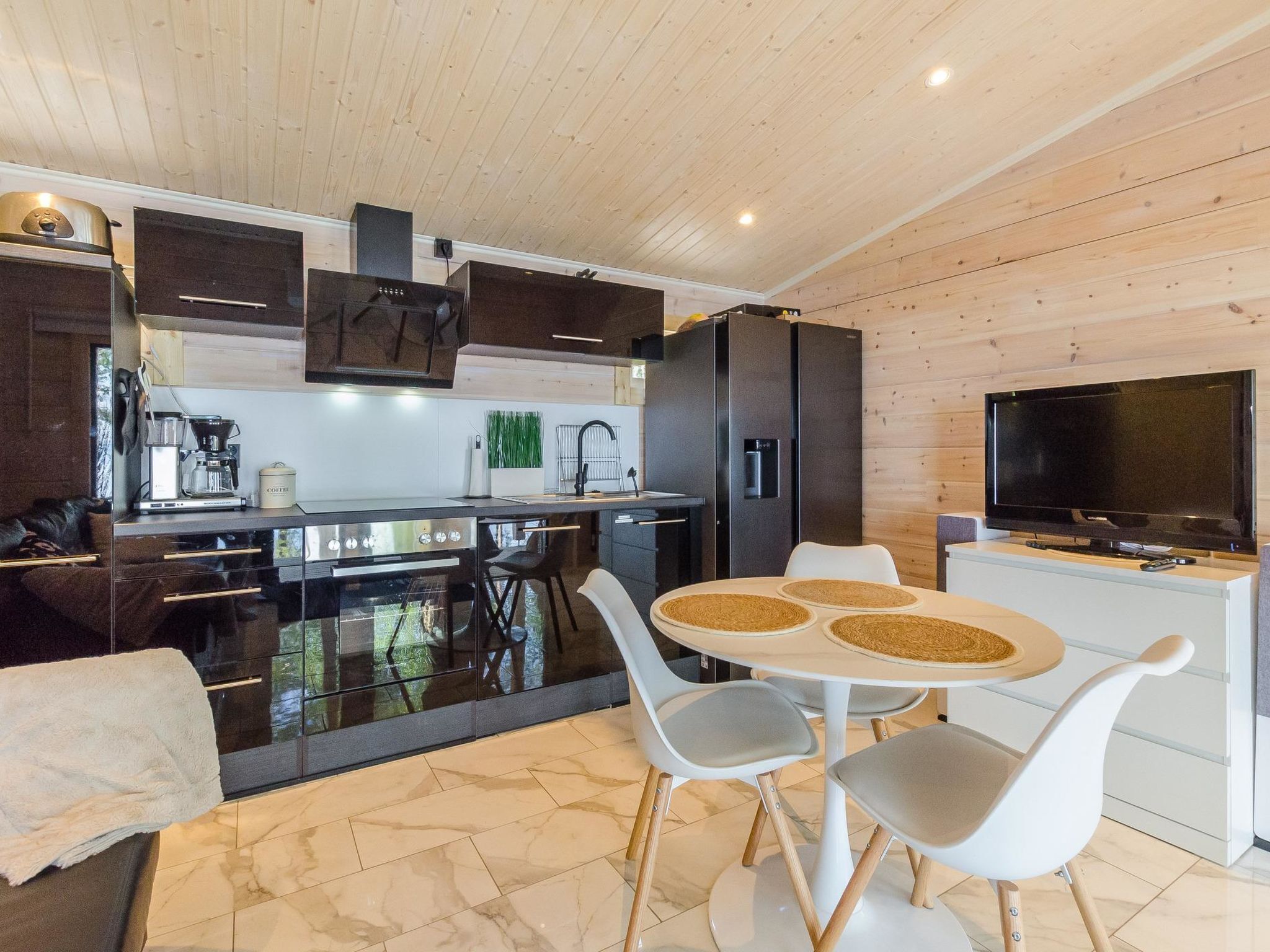 Fridge, microwave, dishwasher, cookware/dishes/utensils