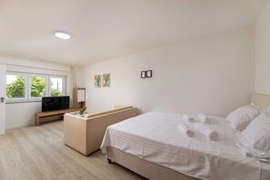 5 bedrooms, WiFi