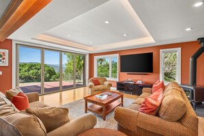 Smart TV, futbolito, tenis de mesa y libros 