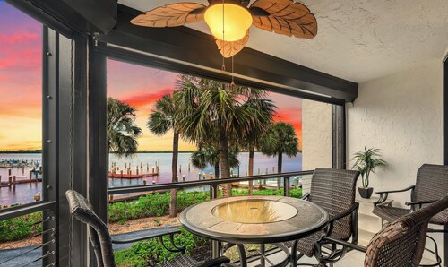 Prime Waterfront Location, Pickleball on property, 2 Pools, 2 Bath, King Bed