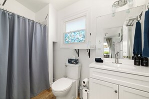 Bathrobes, towels, soap, shampoo - The Birch (Prince Edward)