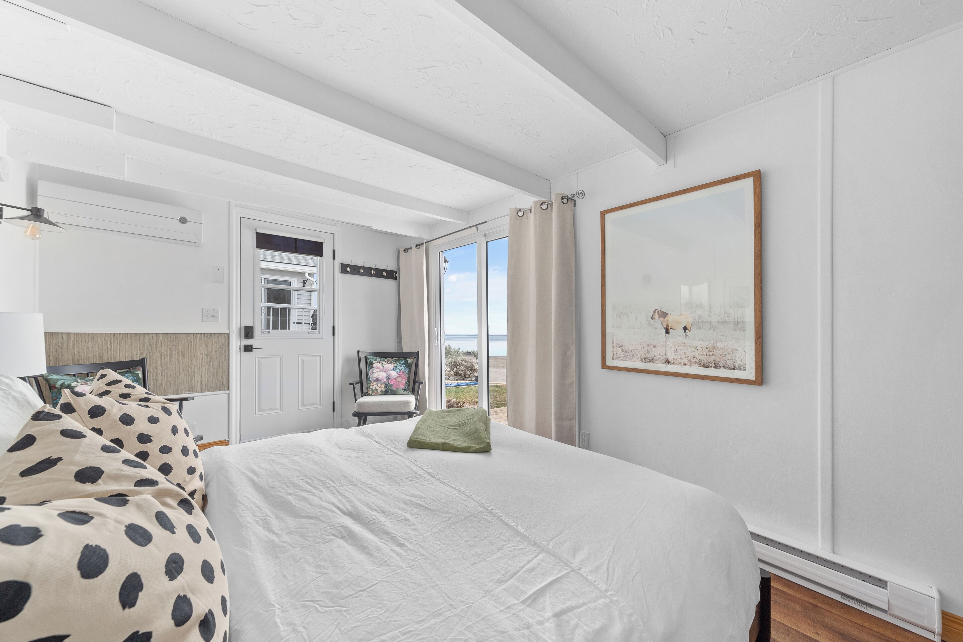 Grapevine Cottage | Laptop workspace, soundproofing, free WiFi