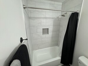 Hair dryer, towels, soap, shampoo - Home in the Heart of the City (Baton Rouge)