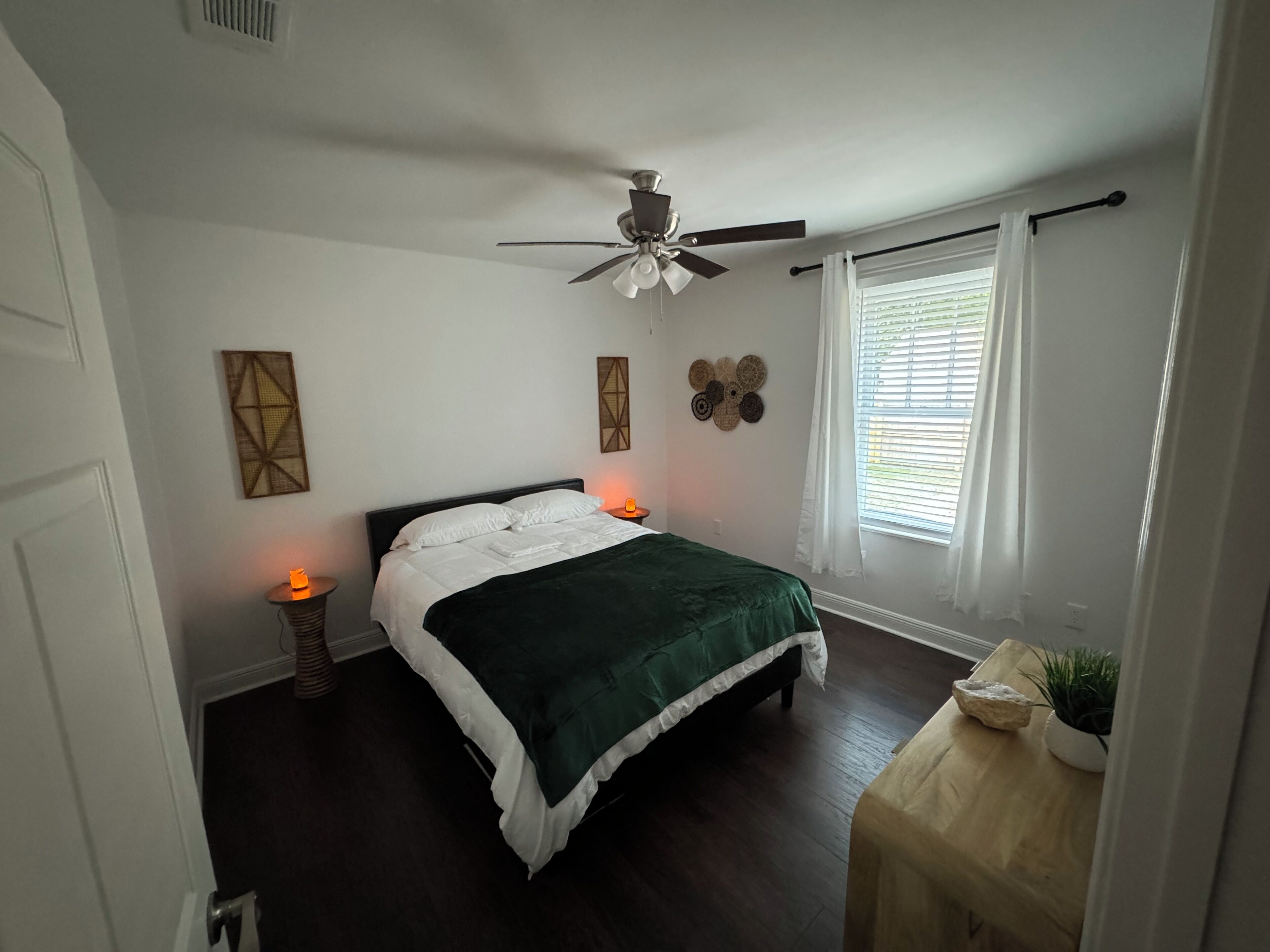 1 habitación, tabla de planchar con plancha, wifi y ropa de cama 