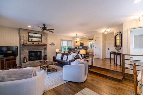 Camelia 2: Chetola Resort - near hiking trails and close to Downtown Blowing Rock!