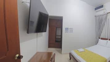 Desk, laptop workspace, free WiFi