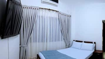 Desk, laptop workspace, free WiFi