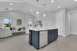 Interior - Saona Cottage - Coastal Chic (Naples)