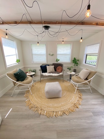 Living area. Comfortable & Elegant Home