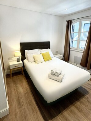 1 slaapkamer, een strijkplank/strijkijzer, reisbedje, wifi