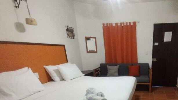Superior kamer, 1 kingsize bed, privébadkamer | Een bureau, een laptopwerkplek, gratis wifi