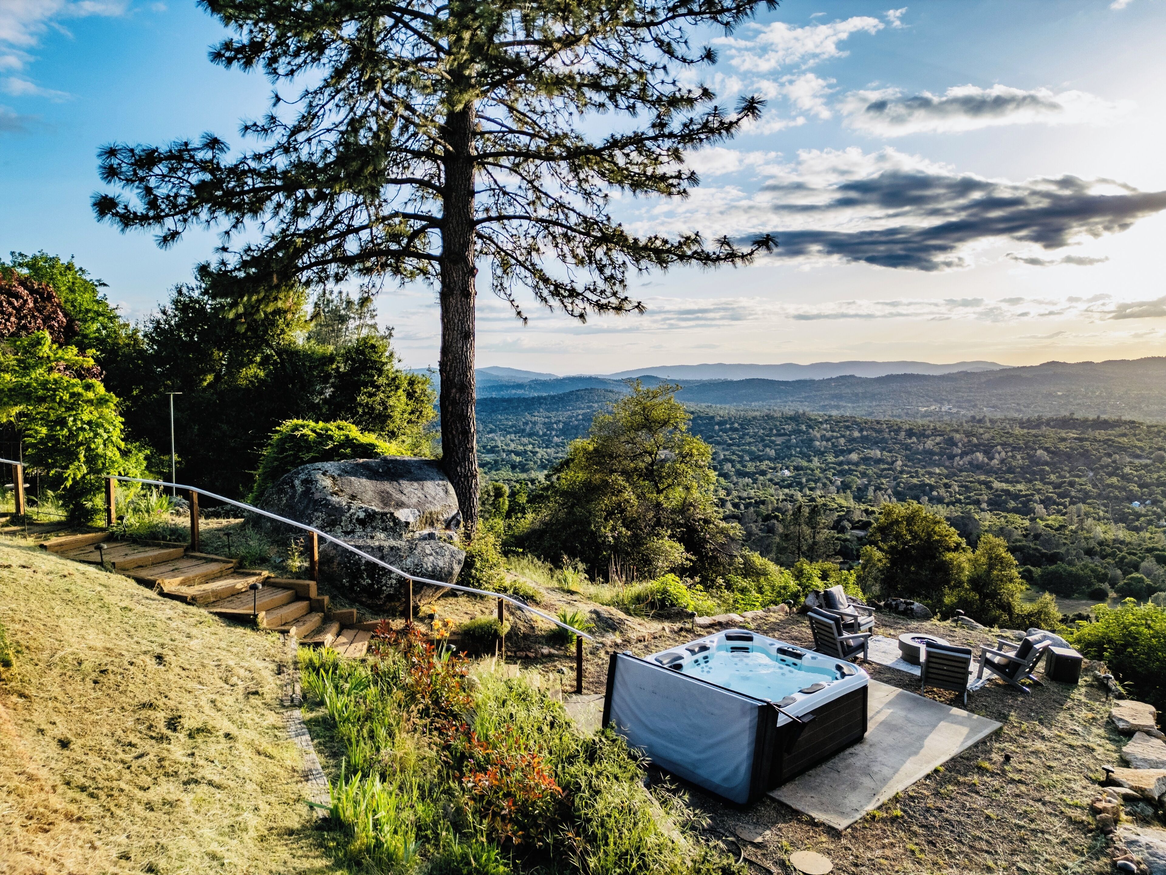Outdoor spa tub