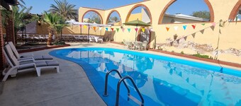 Charming 3-bedroom house in downtown La Paz with WiFi, AC and pool! 