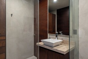 Shower, free toiletries, soap, shampoo - Luxury Mansion in Aldea Zama (Tulum)