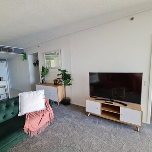 Smart TV - 3BR Skyline Oasis w River Views+Gym+Carpark+WIFI (Brisbane City)