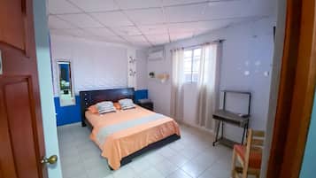 9 quartos, ferros/tábuas de passar roupa, Wi-Fi, roupa de cama