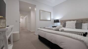 Apartment, 4 Bedrooms | 3 bedrooms, premium bedding, pillow-top beds, desk