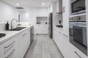 Apartment, 4 Bedrooms | Private kitchen