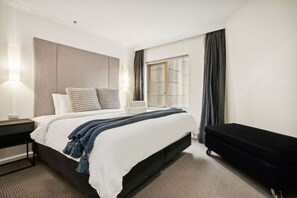 1 bedroom, iron/ironing board, free WiFi, bed sheets - Spectacular Apartment with Harbour Bridge Views! (Sydney)