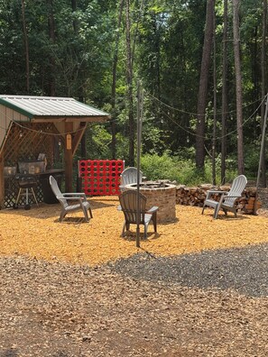 Property grounds - Cozy cabin with 1 bedroom and WiFi, AC in beautiful Brewton, Alabama  (Brewton)