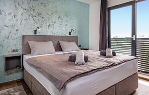 4 bedrooms, free WiFi, bed sheets - Beautiful home in Novi Vinodolski with sauna (Novi Vinodolski)