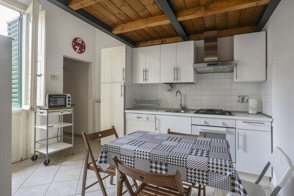 Kühlschrank, Herdplatte, Geschirrspüler