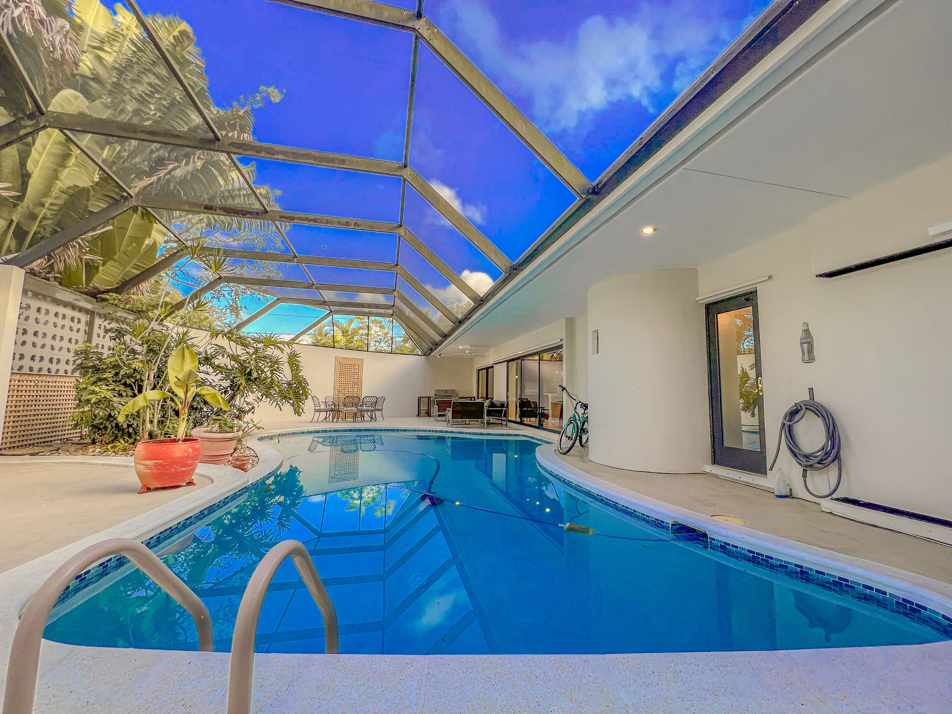 Luxurious Oasis - Heated Salt Pool & Pool Table - Close to Keys and Beach