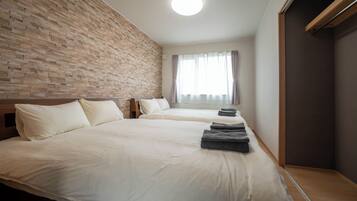 2 bedrooms, iron/ironing board, free WiFi