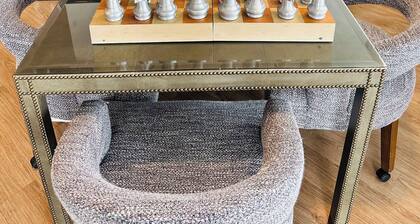 Cozy 1 Bedroom Oasis with Stunning Views & Easy Access to Attractions!