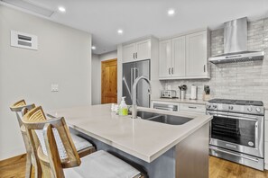 Microonde, forno, piano cottura, lavastoviglie