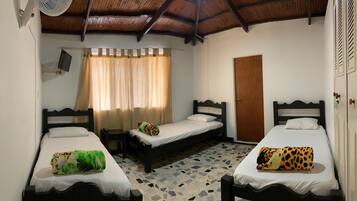 7 bedrooms, WiFi, bed sheets