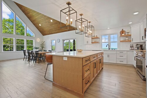 Hidden Acres Retreat | Pickleball + Basketball Court!