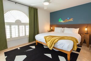 4 bedrooms, iron/ironing board, WiFi, bed sheets