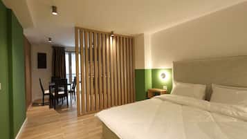 1 bedroom, desk, WiFi