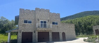 Mesa Cottage: 1 minute drive-Powder Horn Ski Resort  
3 Queen size beds-Sleeps 6