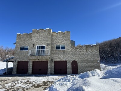 Mesa Cottage: 1 minute drive-Powder Horn Ski Resort  
3 Queen size beds-Sleeps 6